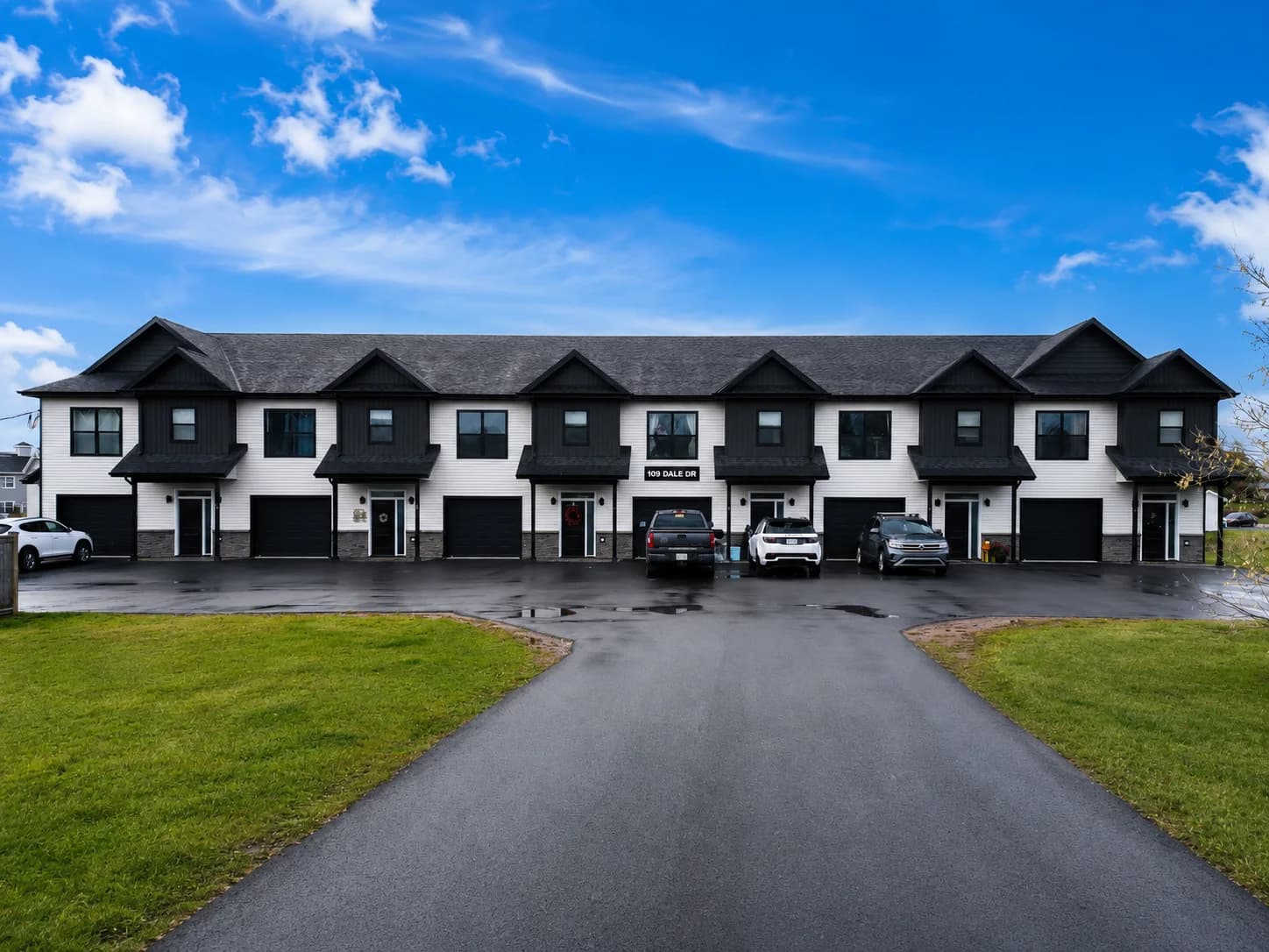 Front view of the multi-unit residence at 109 Dale Dr